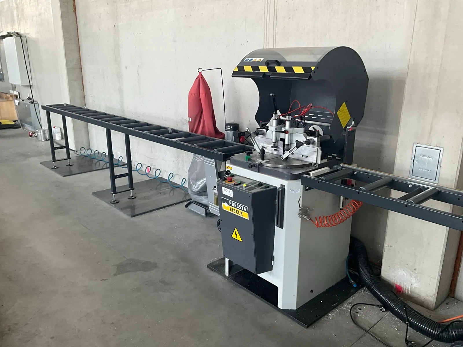 Mașină Automată de Debitat Profile PVC (Q350) - PRESSTA EISELE (GS350PV)