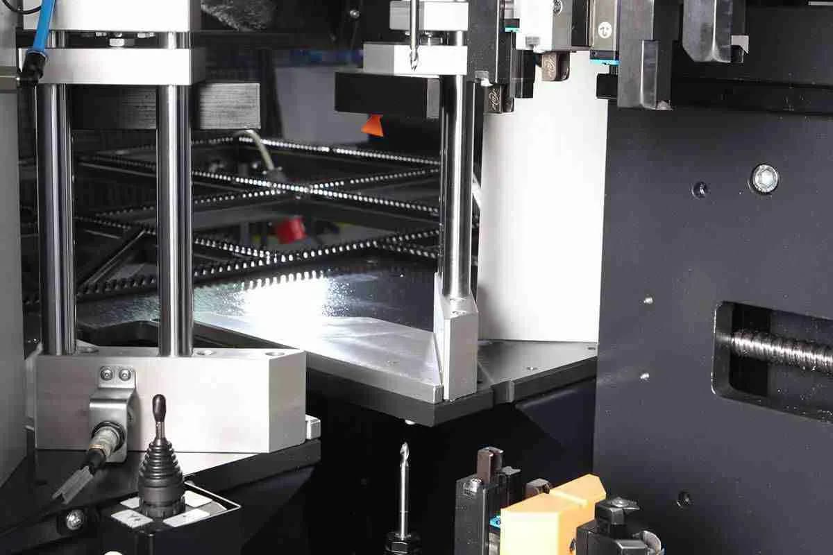 Mașina de Curațat Colturi CNC ptr. Profile PVC (2 axe) - OMR119