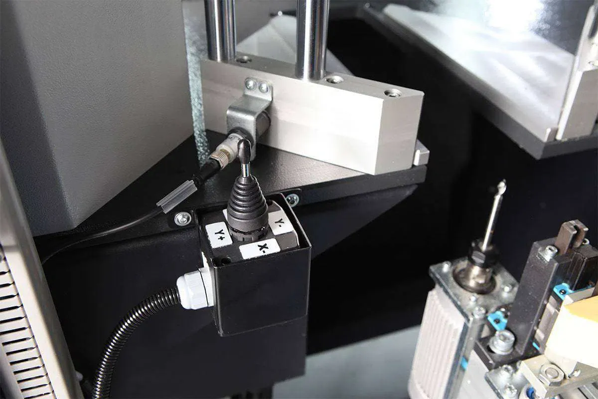 Mașina de Curațat Colturi CNC ptr. Profile PVC (2 axe) - OMR119