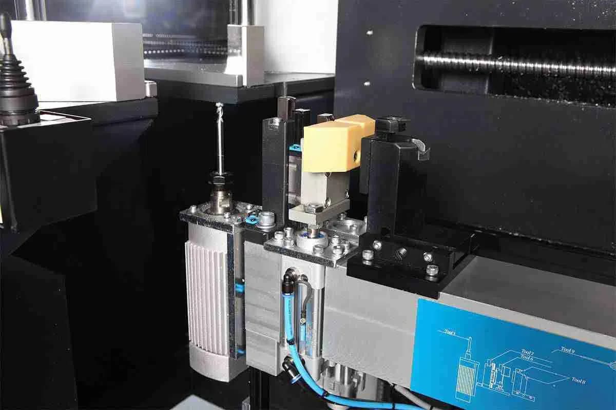 Mașina de Curațat Colturi CNC ptr. Profile PVC (2 axe) - OMR119