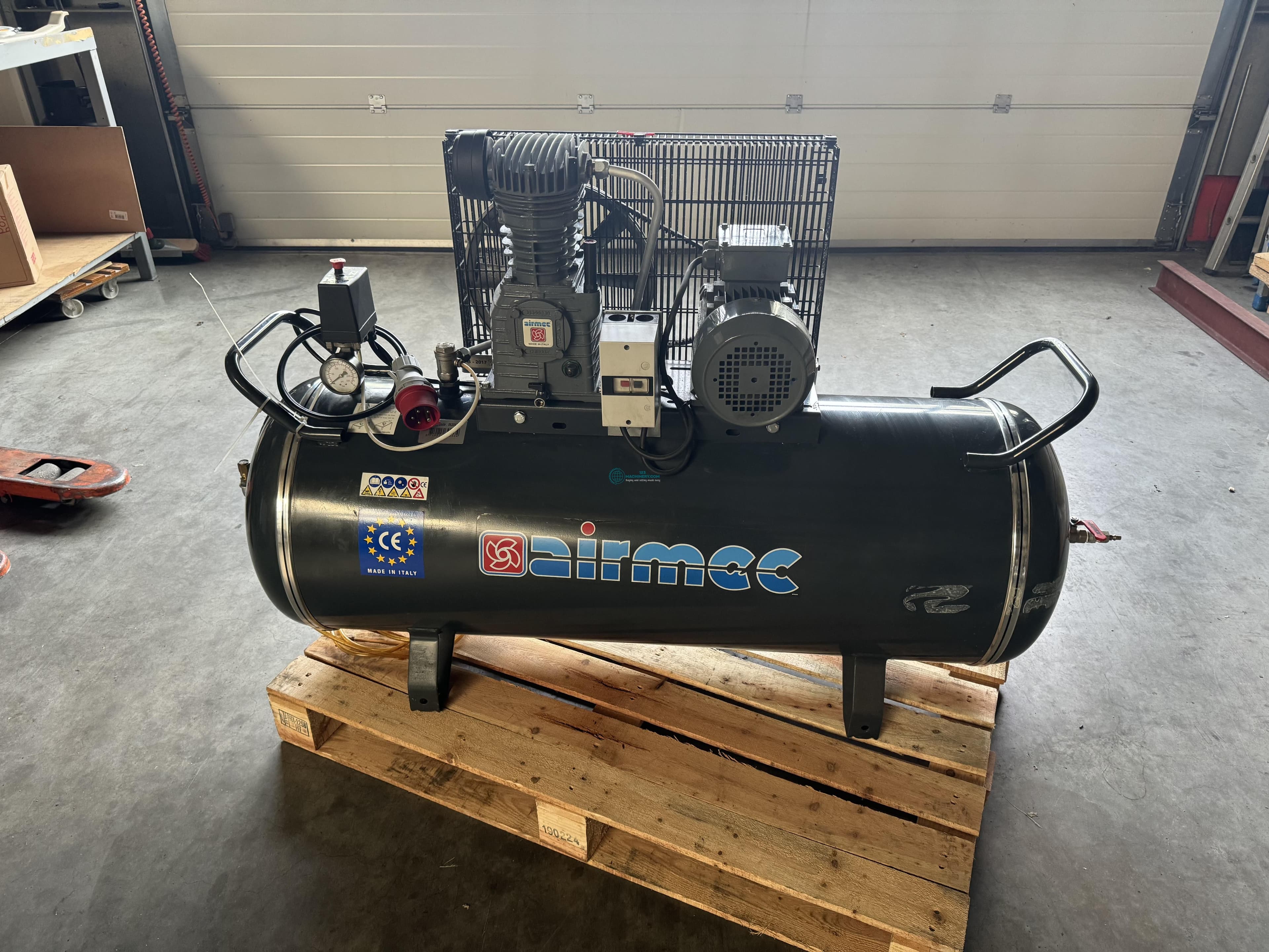 Compresor de Aer Industrial cu Butelie (200lt) - AIRMEC