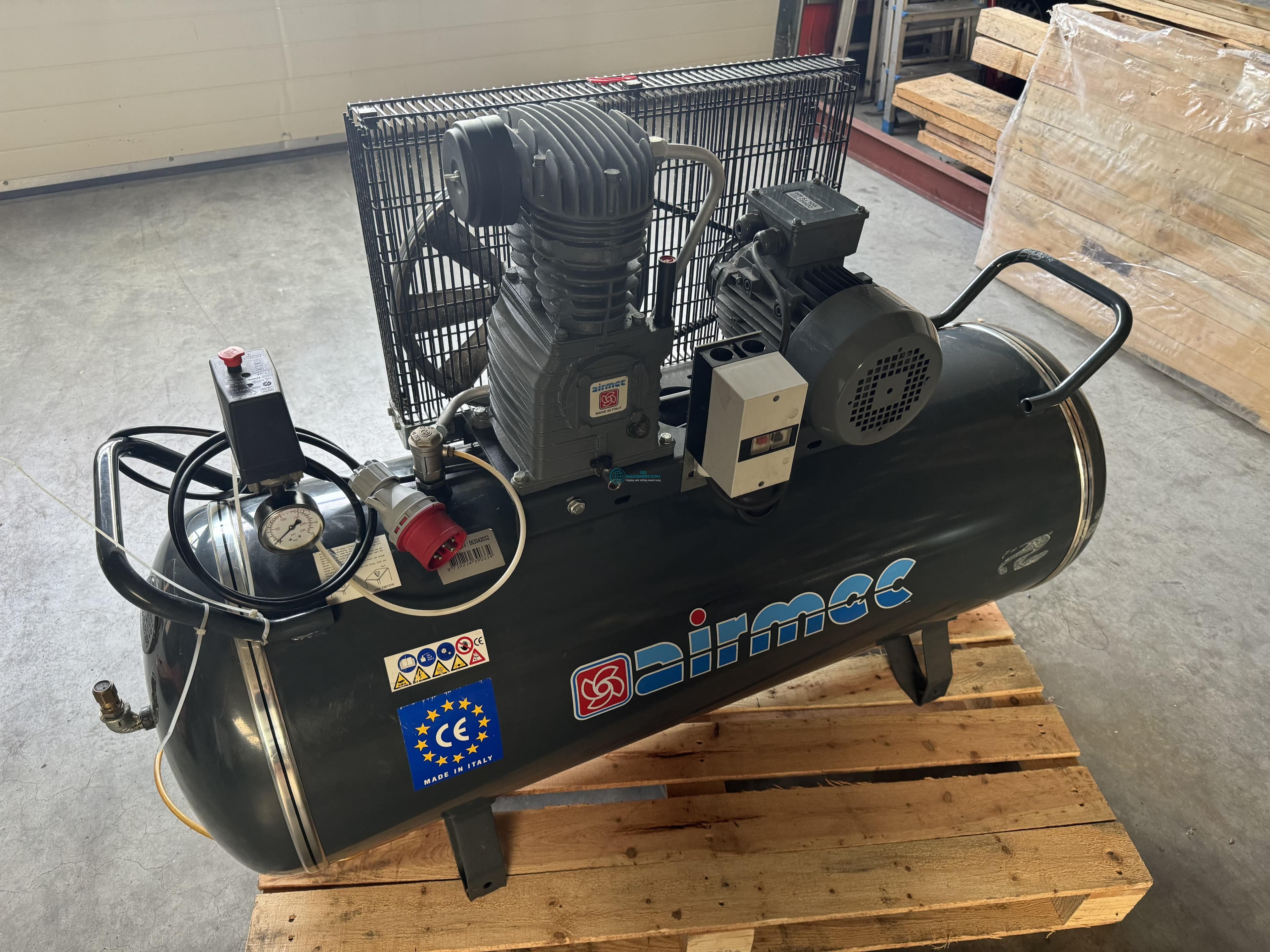 Compresor de Aer Industrial cu Butelie (200lt) - AIRMEC
