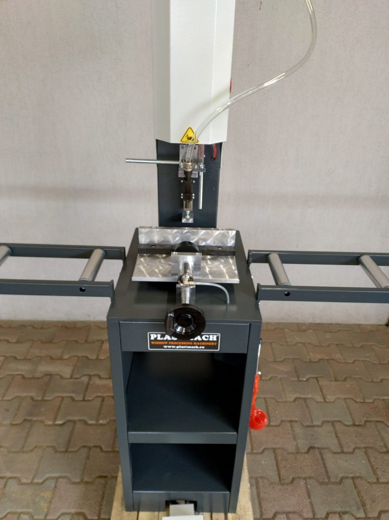 Mașină Automată de Inșurubare Verticală - SD201